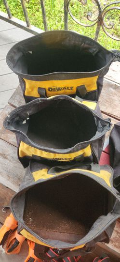 4 Dewalt tool bags $40
