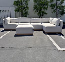 LIKE NEW! Cream 6 Piece Modular Sectional Couch (FREE DELIVERY 🚚)