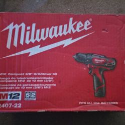 💥💥BRAND NEW MILWAUKEE M12 3/8  DRILL  DRIVER DOUBLE BATTERIES AND BAG 💥💥