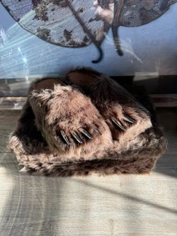 Bravest Studios Bear Claw Clog