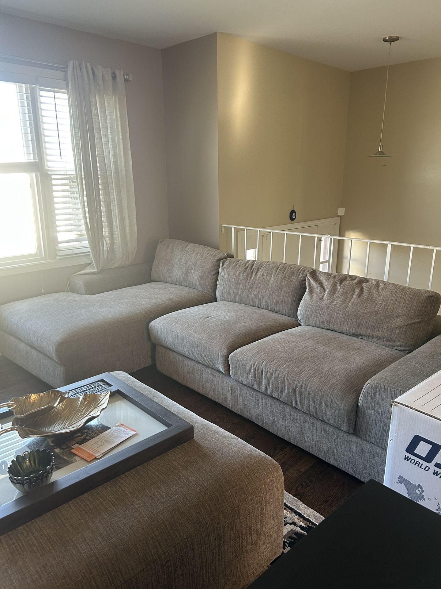 Sectional Couch w/Ottoman