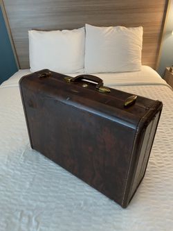 Brand New Luggage Vintage ( Original Price Tag Still Attached)