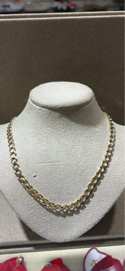 Gold curb chain