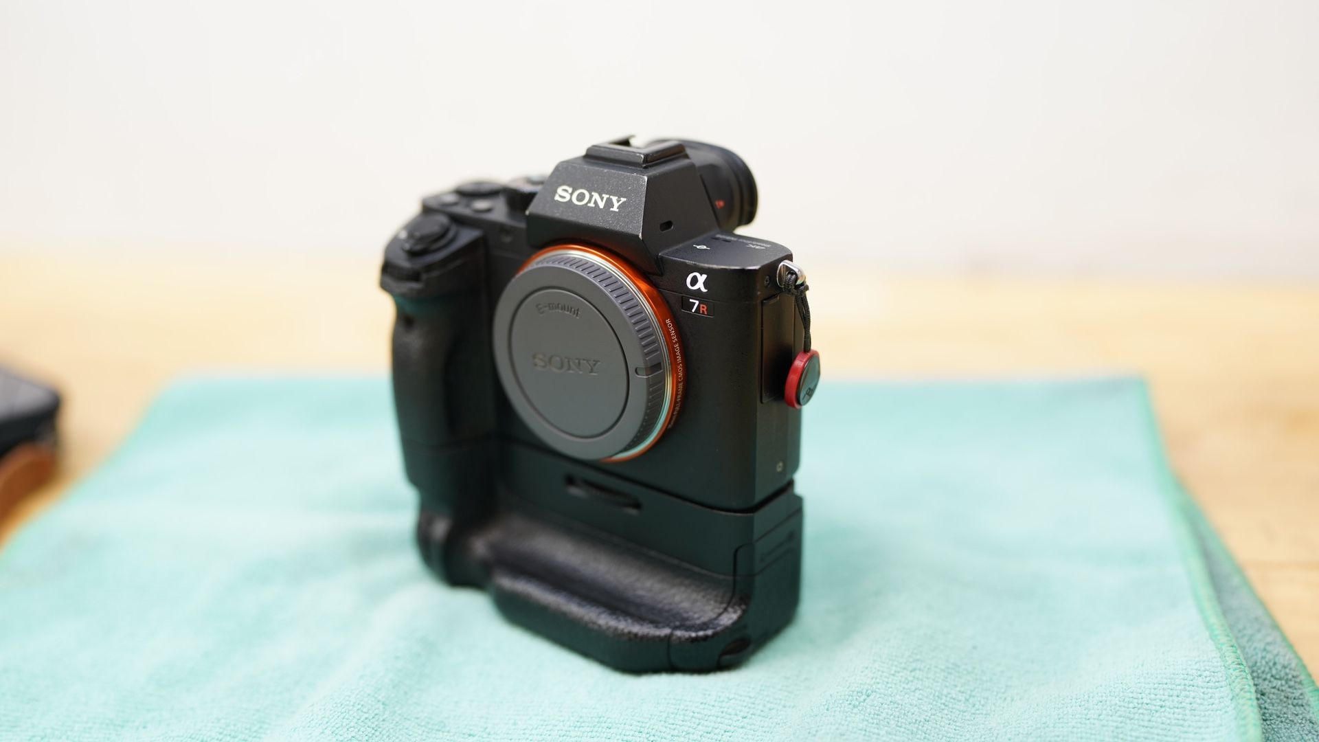Sony A7Rii $900 W/ Battery Pack, Extra Battery’s And Charger