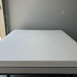 King Purple Mattress in Excellent Condition 