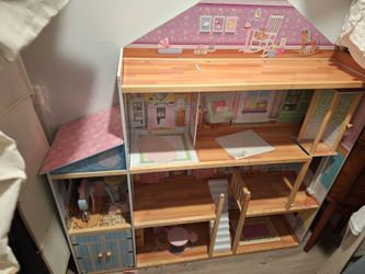 2 dollhouses and toys