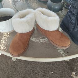 Winter Boots Brown With White Fur 