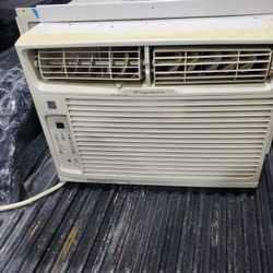 Window Air Conditioner  12-000 BTU