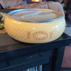 1958 vintage 8”round parmagiano enamel cheese grater. excellen for Sale in  Fresno, CA - OfferUp