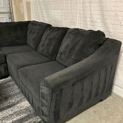 Large Dark Grey U-Shape Sectional – Clean & Comfortable (Delivery Available)