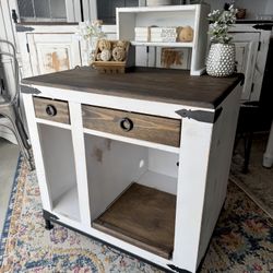 Cabinet / Island / Bar