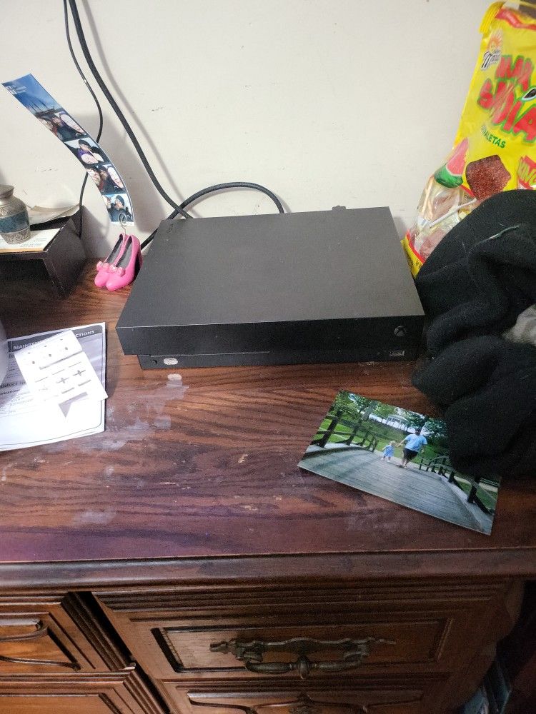 Xbox 1x 1tb With A Bunch Of Games And Controller