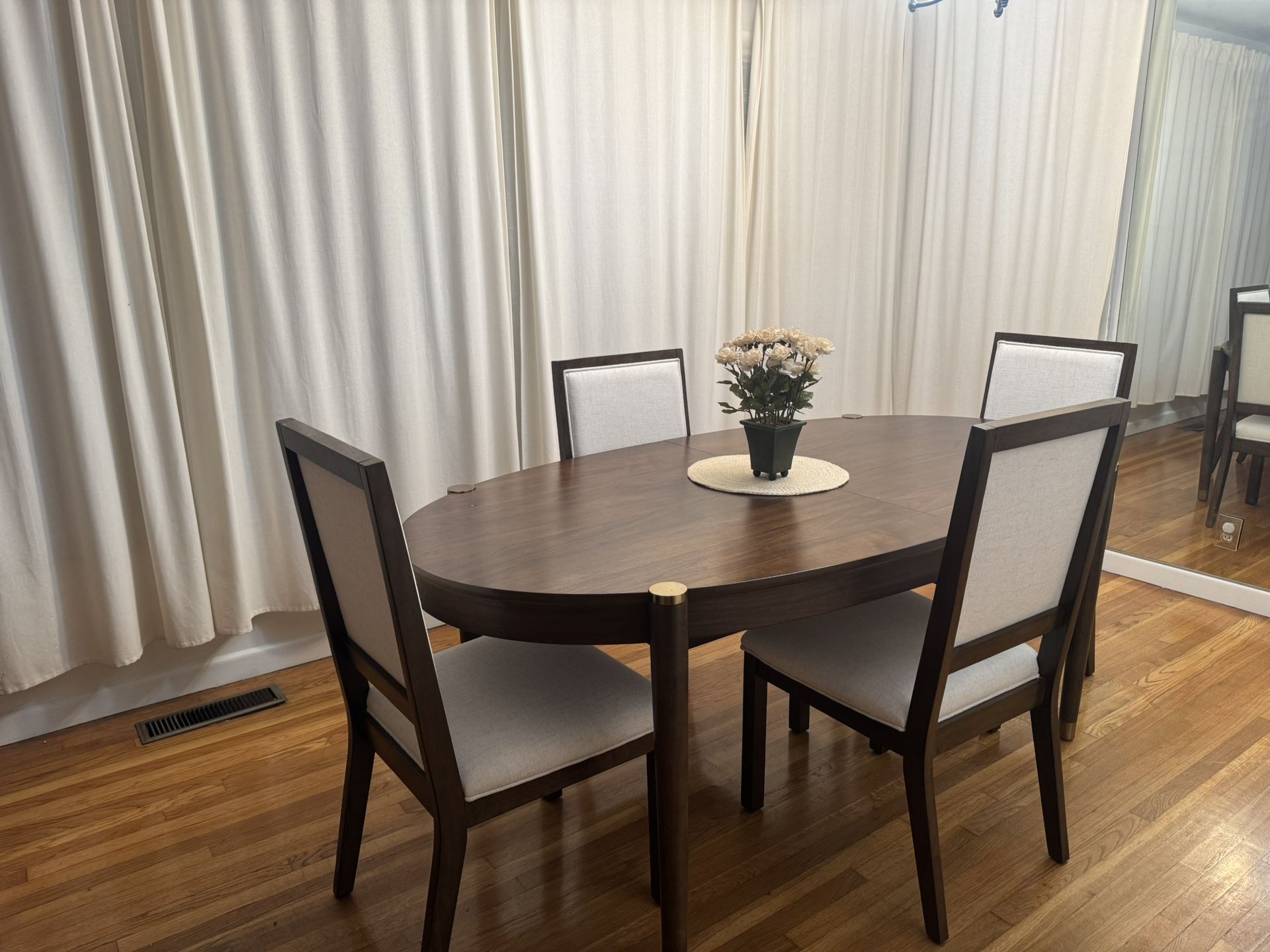 Dining Table & Chairs