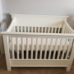 Pottery Barn Larkin Crib