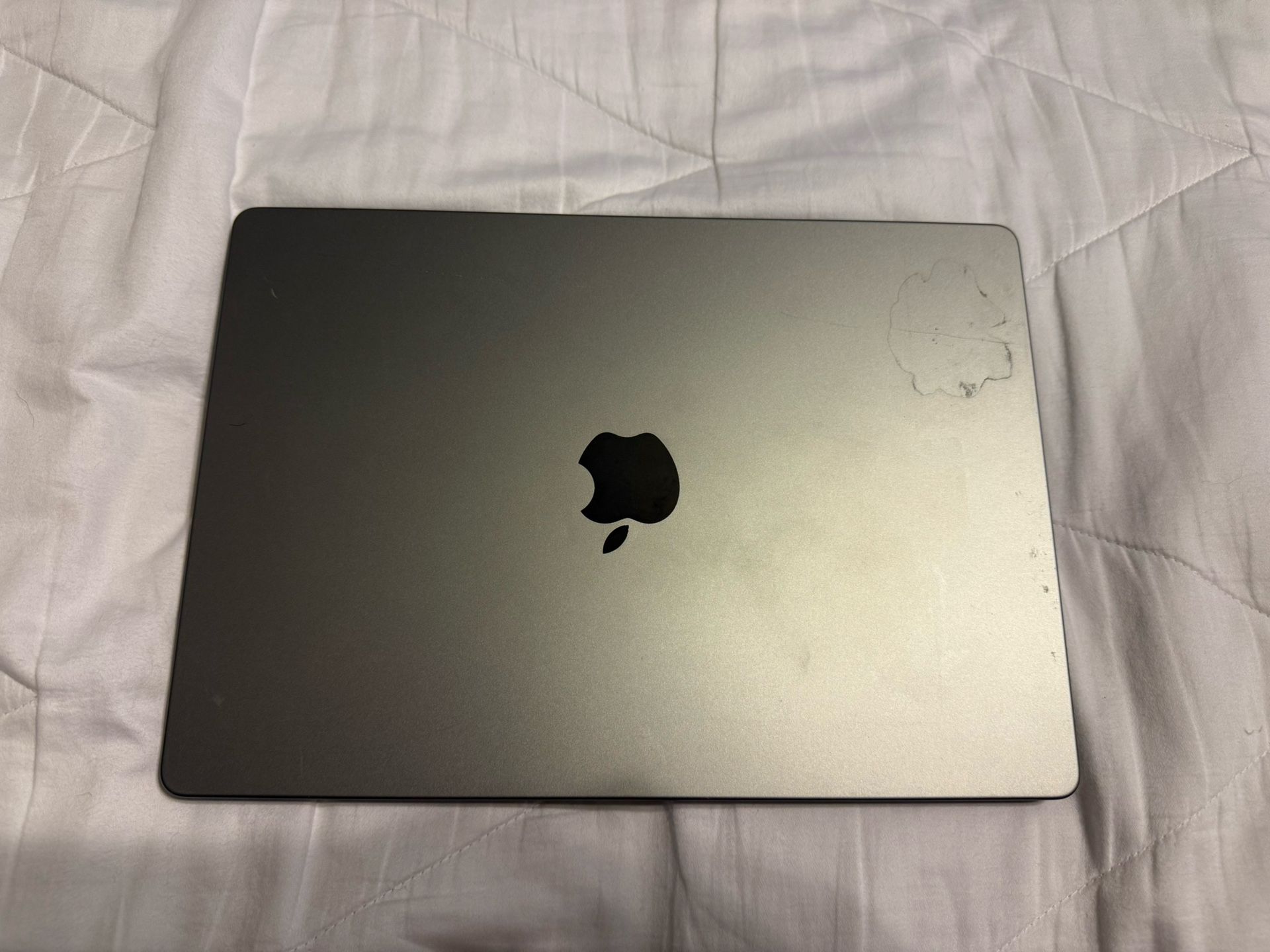 MacBook Pro 14" Laptop - Apple M1 Pro chip - 16GB Memory - 1TB SSD - Space Gray