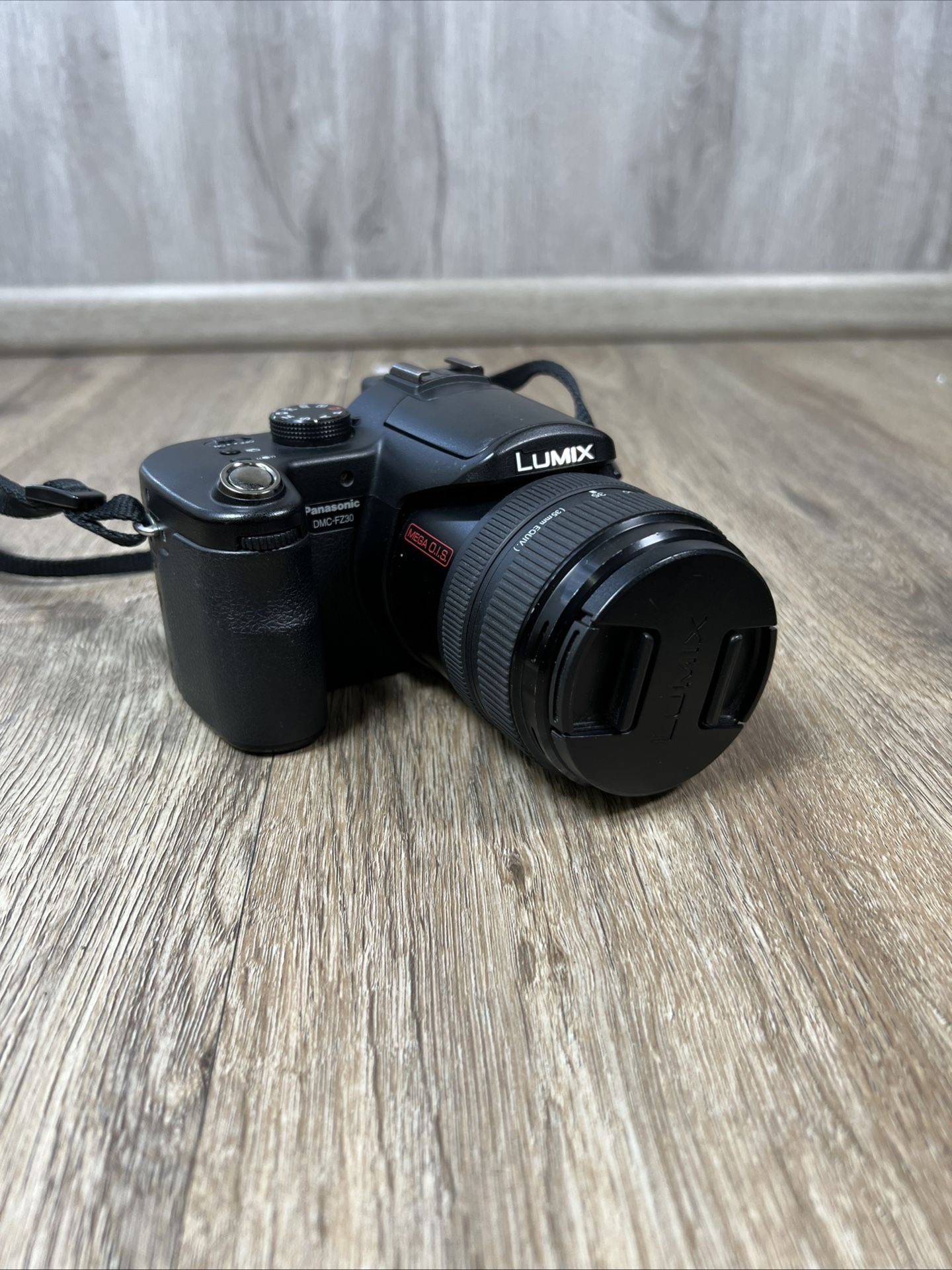 Nikon Digital Camera D300S - With Lens: Nikon AF-S Nikon 18-200mm 