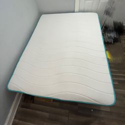 Queen size bed matress (Linenspa)