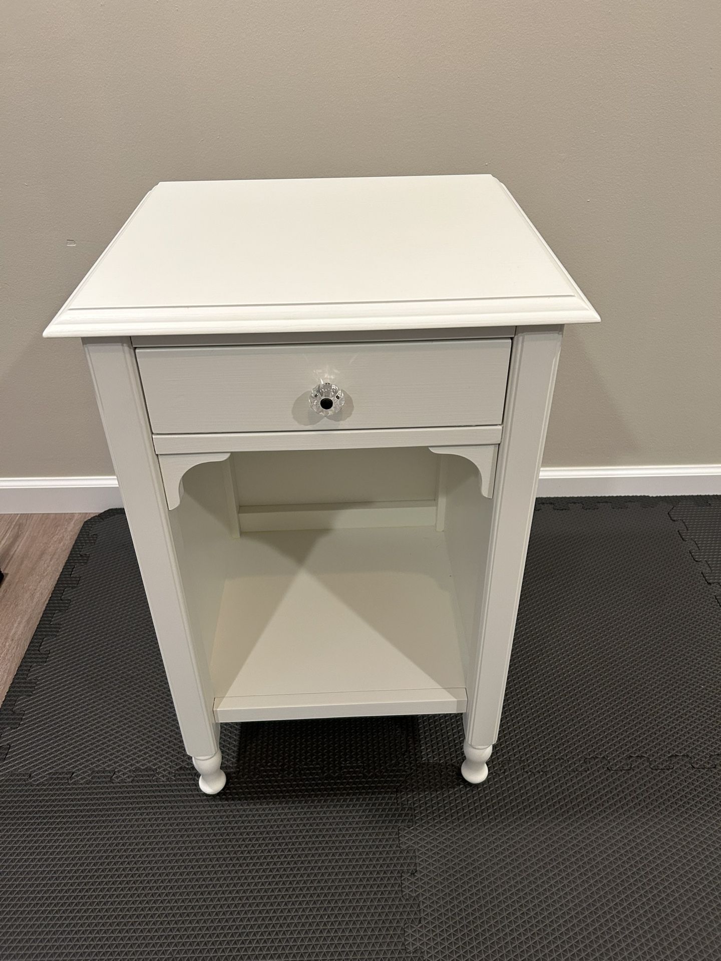 New Pottery Barn Teen, Girls Juliette Nightstand