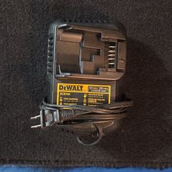 DEWALT DCB101 BATTERY CHARGER 
