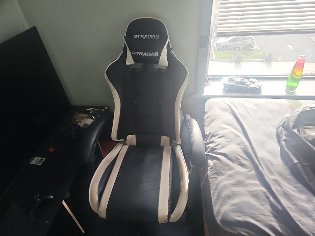 Xbox X 1tb With Controller Plus Gaming Chair