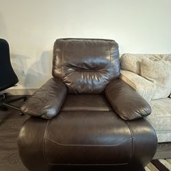 Brown Leather Recliner – Comfortable & Functional