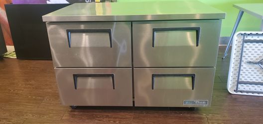 Reach In Counter Refrigerator