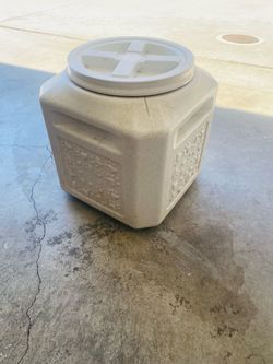 Dog food container large 25 lbs