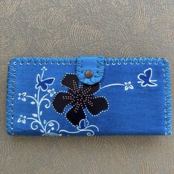 Vintage Leather Blue and White Butterfly and Flower Snap Wallet Long 7.5” In excellent condition