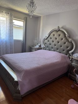 Queen size grey bedframe