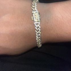 GLD Gold  Bracelet 