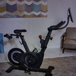 Echelon Excise Spinning Bike With 15 “monitor 
