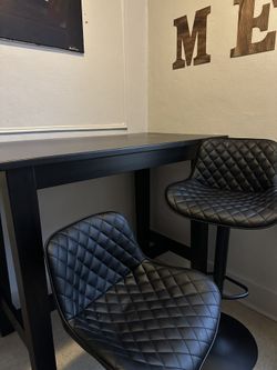 Counter High Top Table + Stools 