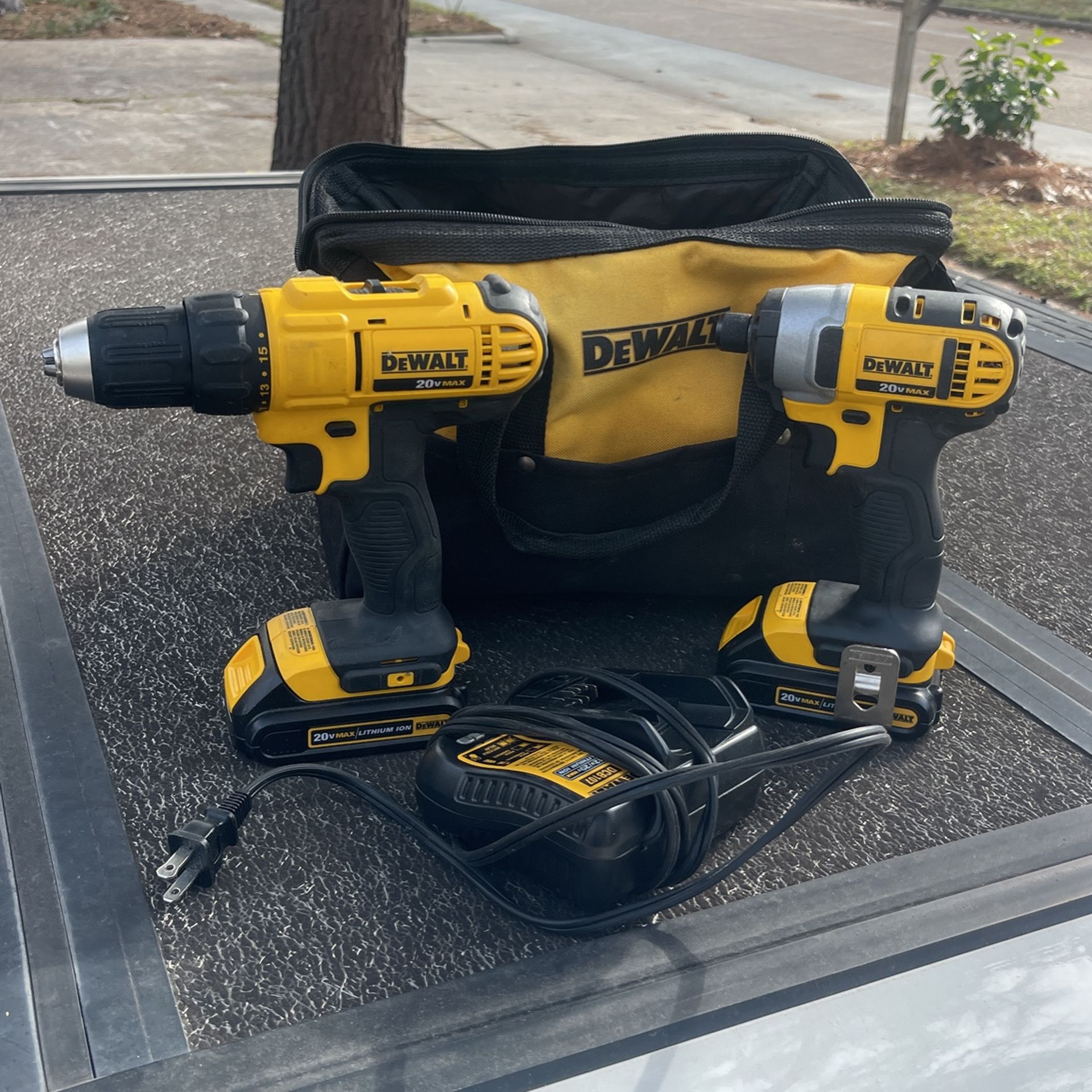 Dewalt Drill Set 