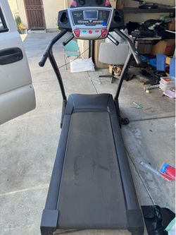 Great condition Sole F63 treadmill 3.0 HP motor LCD screen fan pulse