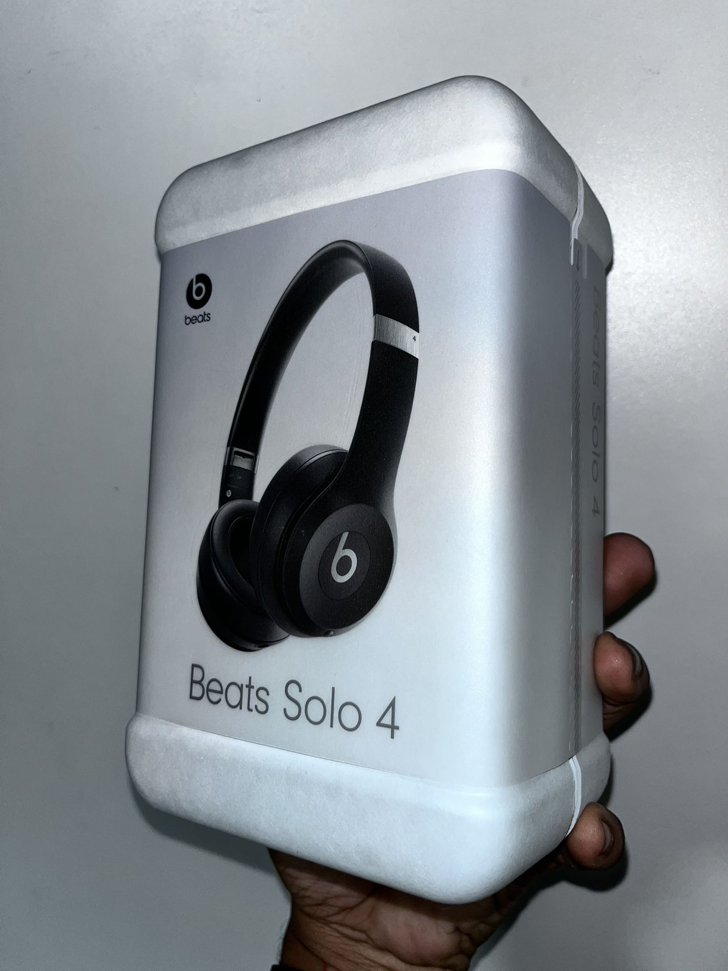 Beats Solo 4 - Wireless Bluetooth On-Ear Headphones, Apple & Android Compatible, Up to 50 Hours of Battery Life