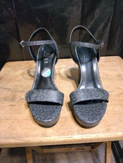 Women's Guess High Heels Dress Shoes. Size 6.