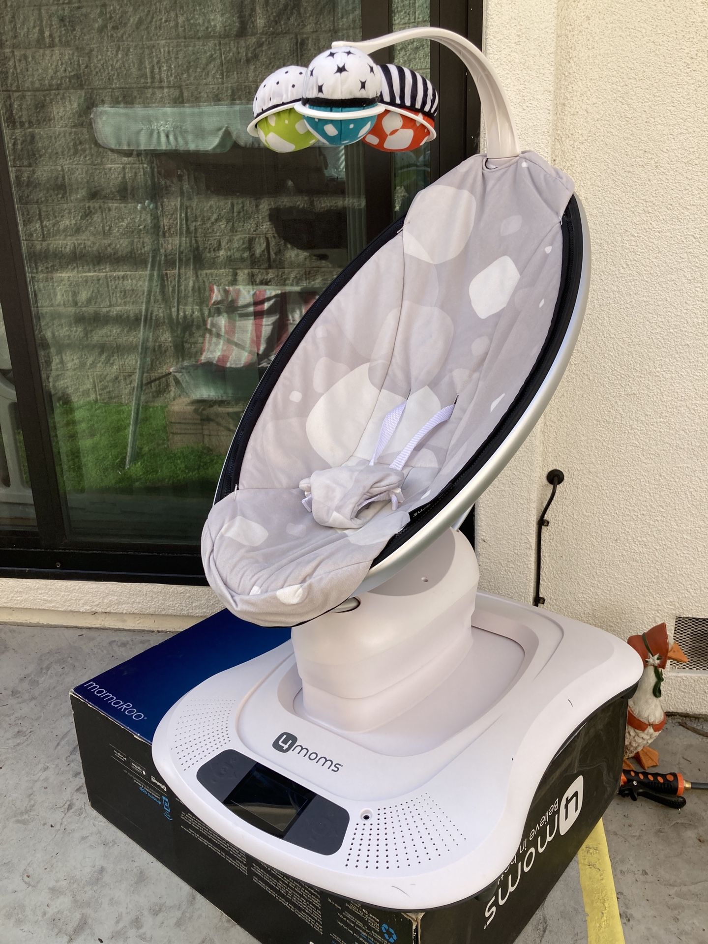 Baby Items: Mamaroo 4moms, Baby Seat, Kiddie Pool