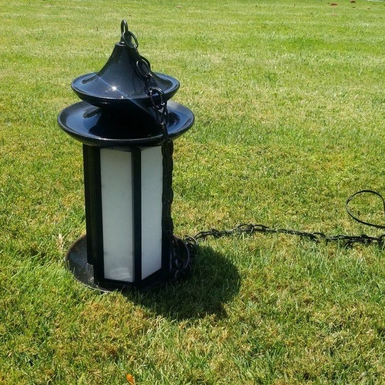 Outdoor hanging light