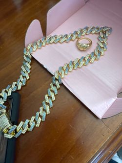 Iced blue chain and ring (women)