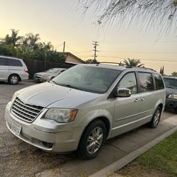 2009 Chrysler Town & Country