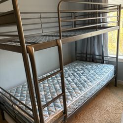 Twin bunk Bed