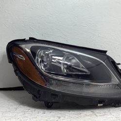 2015 2018 Mercedes Benz C300 right headlight (1AA)