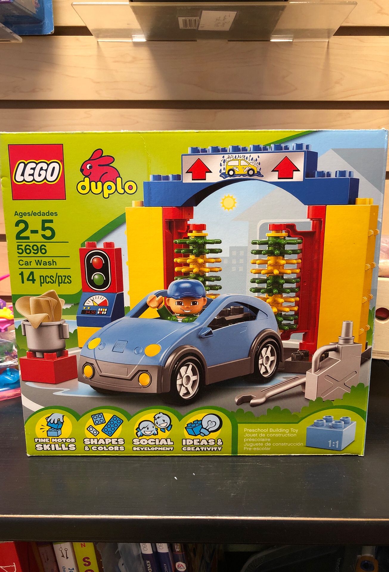 NEW Lego duplo car wash/tech