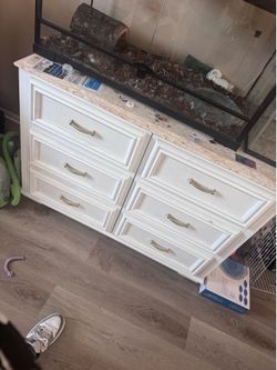 Cabinet/ dresser