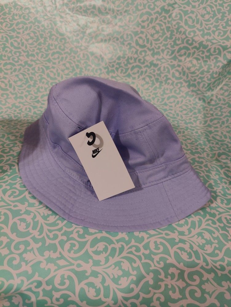 NIKESPORTSWEAR BUCKET HAT