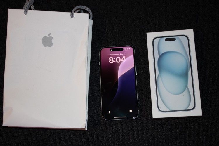 Unlocked iPhone 15 Blue 128gb Great Condition