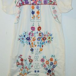 Mexican Dress
(fits small to medium)
Hand embroidered from Mexico $15 Pick up Mckinney