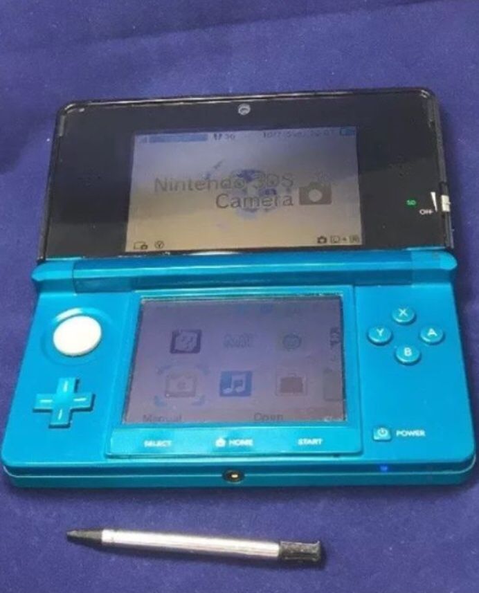 Nintendo 3DS AQUA BLUE with charger