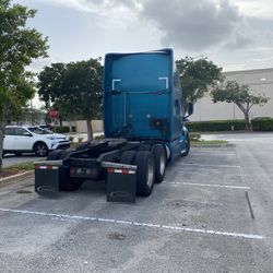 Truck KW  T (contact info removed)  800 Miles   DEF  Of   New 4 Air Bags  New Condenser   , Alterneitor   ,  Motor Paccar 475 HP  10 Speed Automatic 