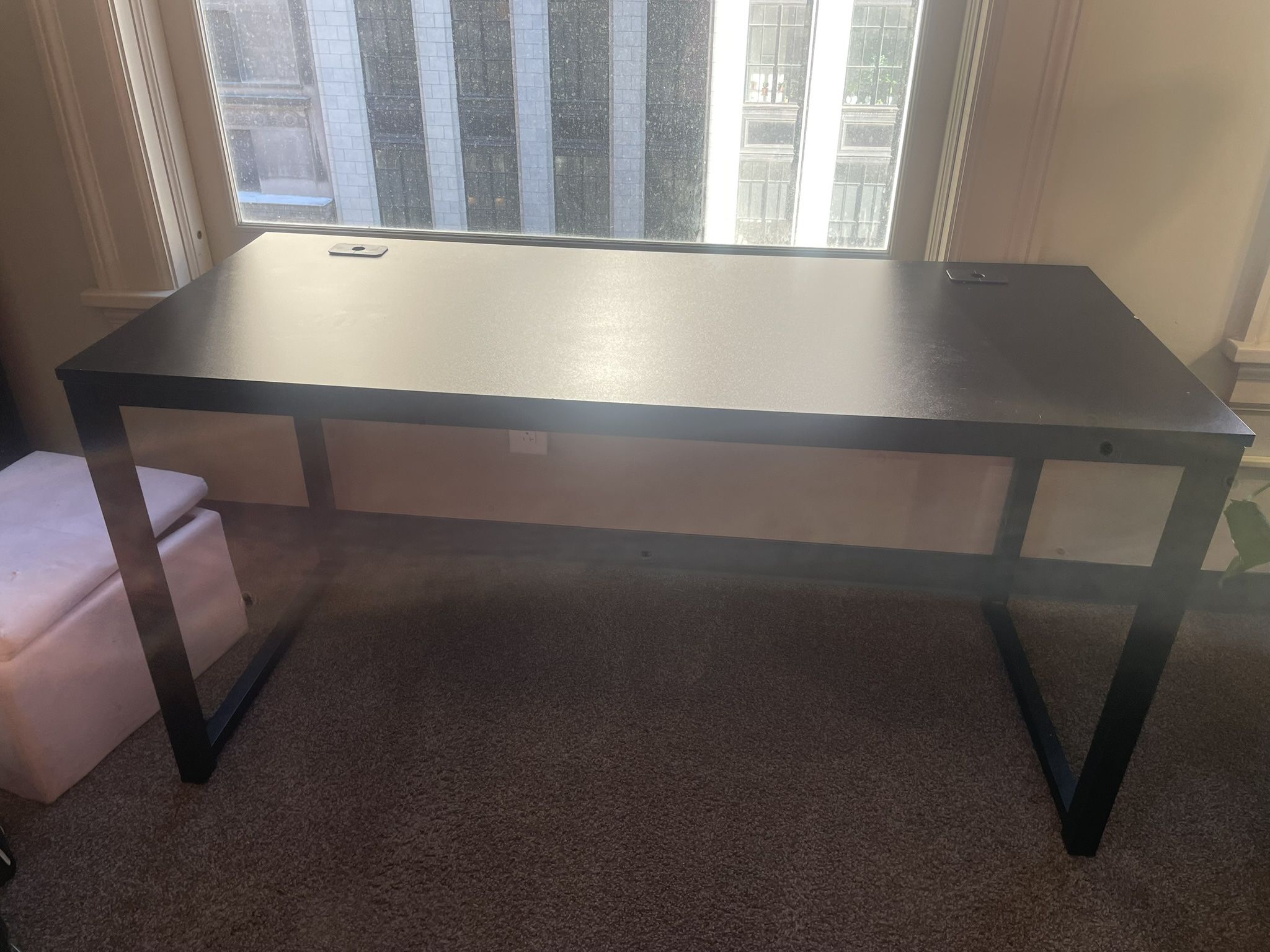 Black Desk